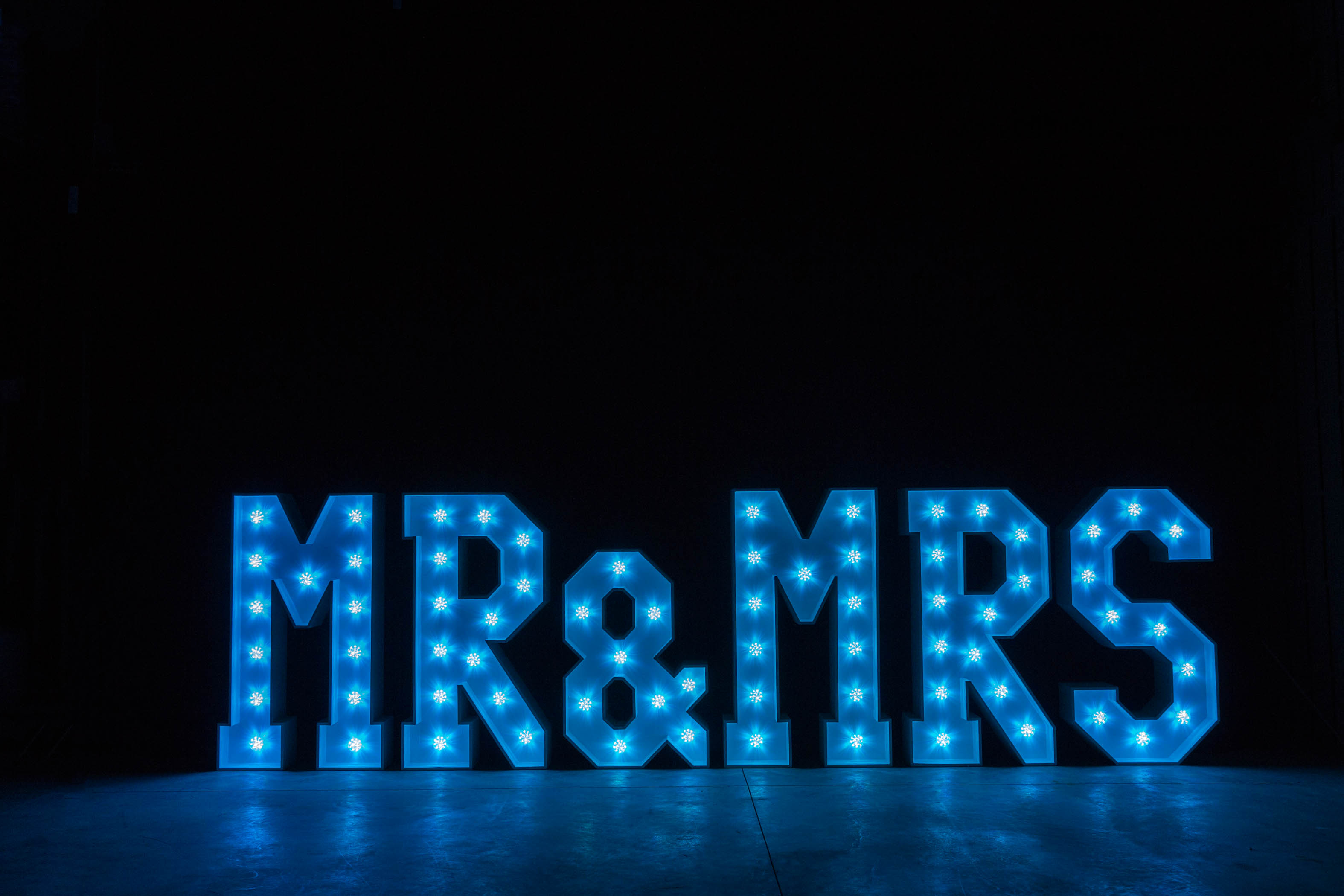 4' MR & MRS Letters - Light Blue Light - Photo by Viscosi Photography